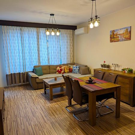 Business And Leisure Apartments In Mladost 2 With Free Garage โซเฟีย ภายนอก รูปภาพ