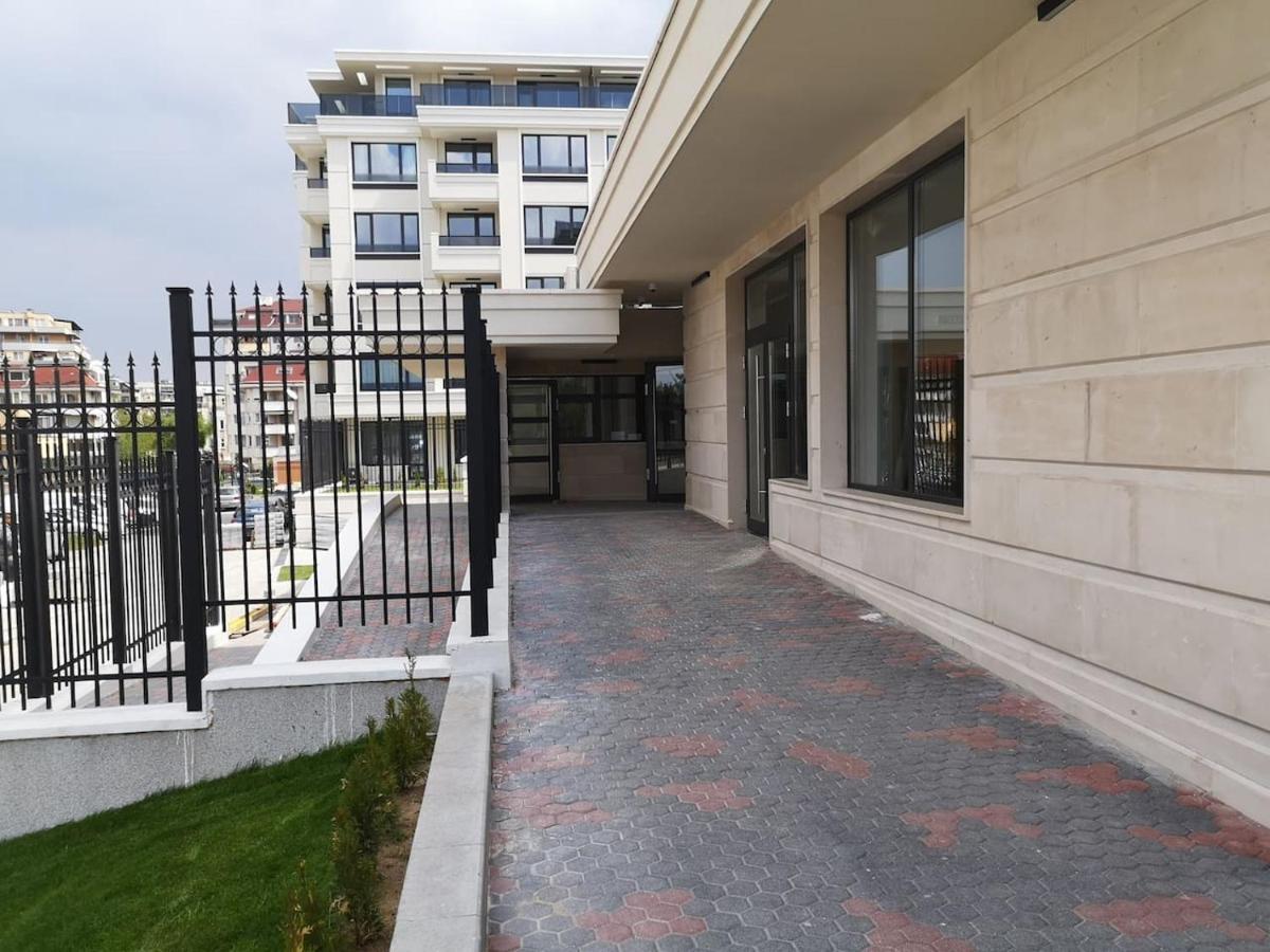 Business And Leisure Apartments In Mladost 2 With Free Garage โซเฟีย ภายนอก รูปภาพ